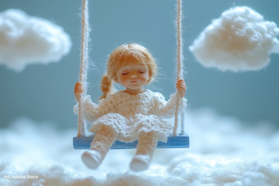 Jakie korzyści daje huśtawka w pokoju maluszka?