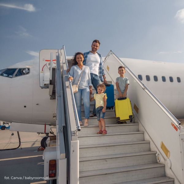 Podróż samolotem z dziećmi – jak przeżyć?
